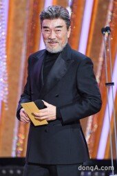 [DA포토]이덕화, 레전드 시상자 (2020 SBS 연기대상)