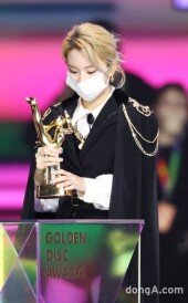 [DA포토]트와이스 채영, 빛나는 골든디스크 본상 트로피