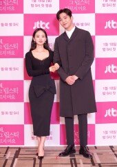 [DA포토]원진아-로운, 그 립스틱 마르지 마요