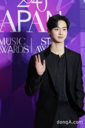 [DA포토]장동윤, 훈훈한 손인사