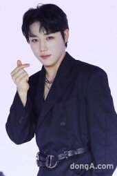 [DA포토]이장준, 시크한 손하트