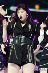 [화보]트와이스 정연, 3개월 만에 무대 복귀.. 9인 완전체 무대