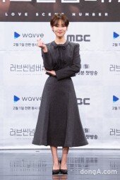 [DA포토] 심은우, 앙증맞은 손하트