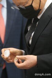 [DA포토]박항서 감독, 축구 명장의 기념 메달