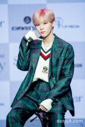 [DA포토]김우석, 통화 하고 싶은 사람