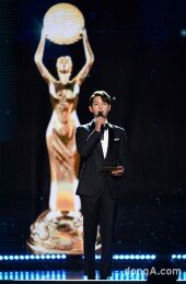 [DA포토]송중기, 청룡영화상 오프닝 장식