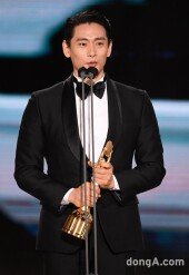 [DA포토]유태오, 청룡영화상에서 빛나는 남우신인상