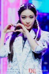 [DA포토]청하, 시크한 손하트