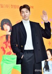 [DA포토] 김영광, 젠틀한 손인사