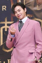 [DA포토]박은석, 핑크빛 손하트