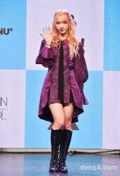 [DA포토]픽시 수아, 시크한 손인사