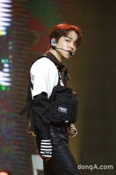 [DA포토]온앤오프 유, 무대 위 카리스마 눈빛