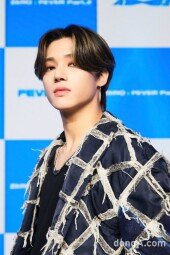 [DA포토]에이티즈 우영, 설레는 눈맞춤