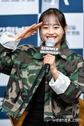[DA포토] 츄, 상큼발랄한 거수경례