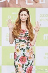 [DA포토] 나나, 로코퀸의 손인사