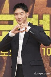 [DA포토] 이제훈, 심쿵 손하트