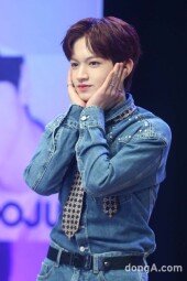 [DA포토] BAE173 빛, 얼굴하트