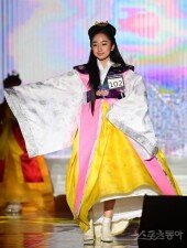 [포토] 박시현 ‘긴장된 워킹’