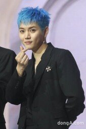 [DA포토] 뉴이스트 렌, 취재진을 향한 낭만 하트