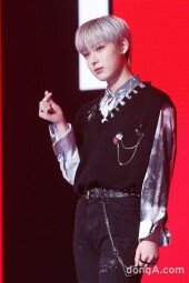 [DA포토] 엔하이픈 선우, 꽃미남의 손하트