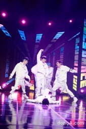 [DA포토] 온엔오프, 카리스마 넘치는 무대