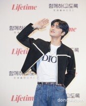 [DA포토] 먼산 보는 김재중