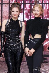 [DA포토] 있지 리아-류진, 미소가 닮았어