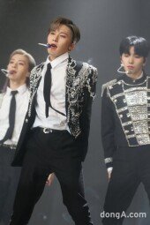 [DA포토] 원어스 건희, 몽환적인 무대