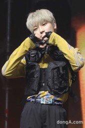 [DA포토] 블리처스 우주, 귀요미 손하트