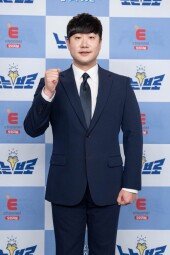 [DA포토] 배성재, 방송하는 브로