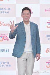 [DA포토] 윤인구, 정겨운 미소