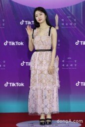 [DA포토] 김현수, 착시 드레스로 스타일업~