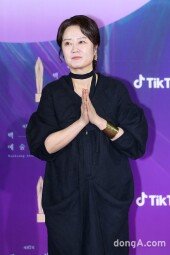 [DA포토] 김정은, 공손한 손인사