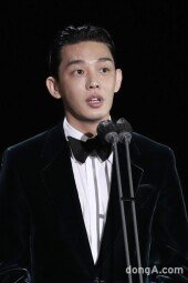 [DA포토] 유아인, 백상예술대상 최우수 연기상 수상