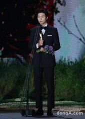 [DA포토] 홍경, 백상 영화 부문 남자 신인상