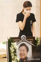 [DA포토] 슬픔에 잠긴 김규리