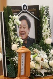 [DA포토] 故 이춘연 두목, 영정 속 환한 미소