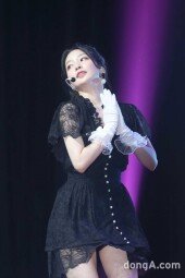 [DA화보] 레트로 요정 연희, 알고보니 보랏빛 여신