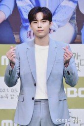 [DA포토] 김도훈, 훈훈한 손하트