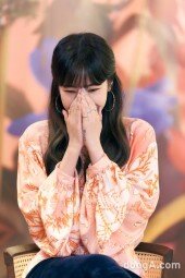 [DA포토] 헤이즈 수줍은 음색 요정