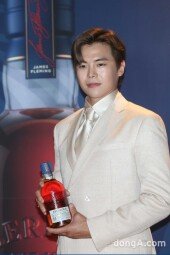 [DA포토] 박은석, 위스키를 사랑하는 남자