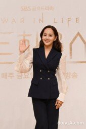 [DA포토] 유진, 여신의 손인사