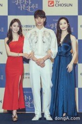 [DA포토] 성훈, 레드와 블루 여신 사이