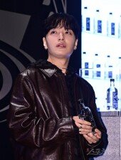 쌈디 ‘나혼자 마신다’ [포토]