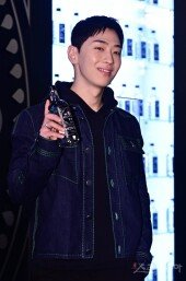 그레이 ‘귀여운 웃음’ [포토]