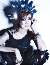  이요원, 짙은 화장+파격 타투→‘센 언니’ 시절 소환 [화보]