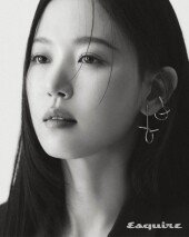 강한나 “내 유튜브 영상 찾아봐, 너무 재밌더라” [화보]