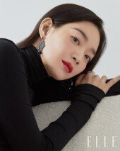 ‘김우빈♥’ 신민아, 가까이서 보니 더 예쁘잖아 [화보]