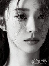 이주빈, 흰 티에 청바지만 입어도 ‘여신’ [화보]