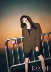 이성경, 초밀착 바이커 쇼츠도 멋스럽게 소화 [화보]